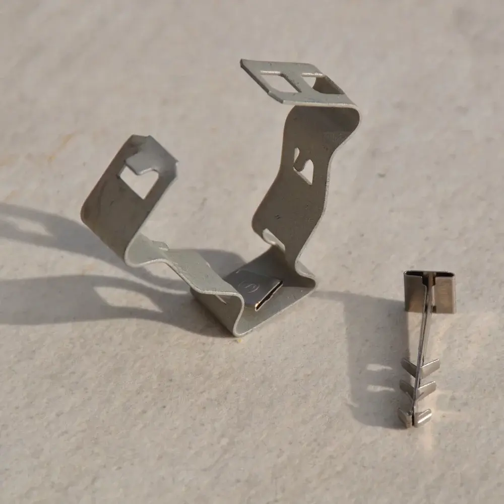 Snap Close Conduit/Pipe Clamp, 1/2"-3/4" EMT, 1/2"-3/4" Rigid/Pipe, 1/4" Hole 1 Snap Close Conduit/Pipe Clamp, 1/2"-3/4" EMT, 1/2"-3/4" Rigid/Pipe, 1/4" Hole